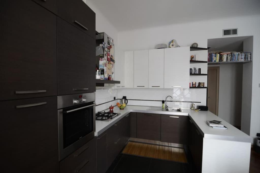 Ferienwohnung Quiet & Bright In A Sparkly District! Mailand Exterior foto