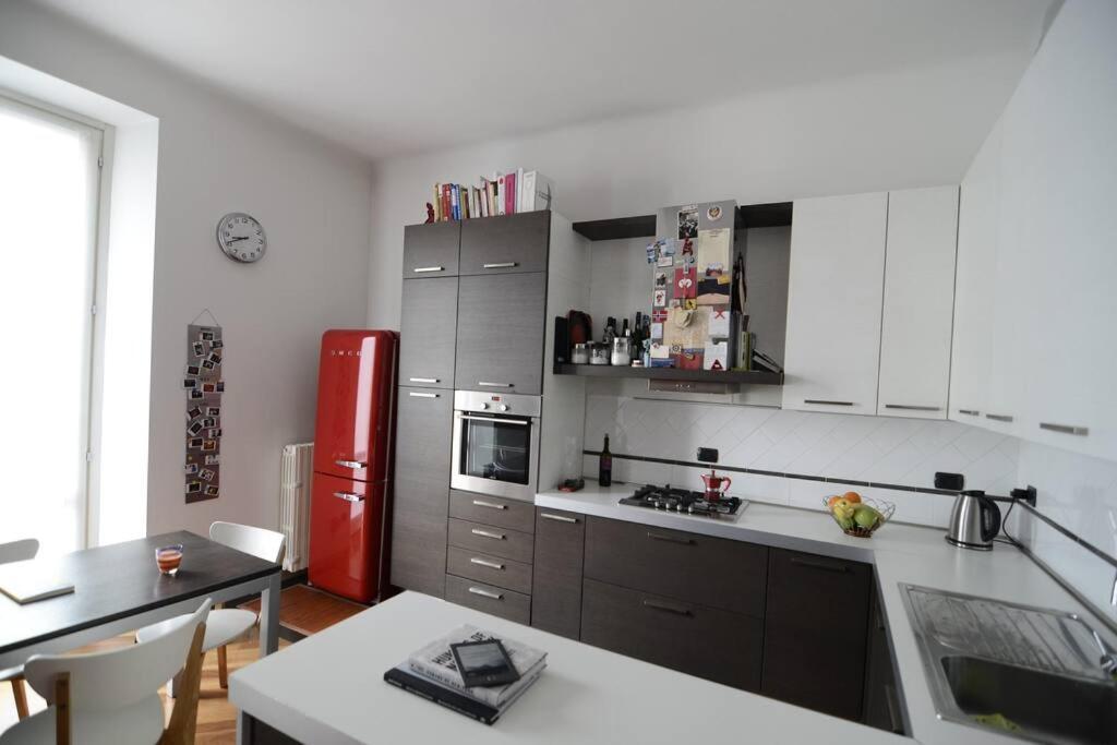 Ferienwohnung Quiet & Bright In A Sparkly District! Mailand Exterior foto