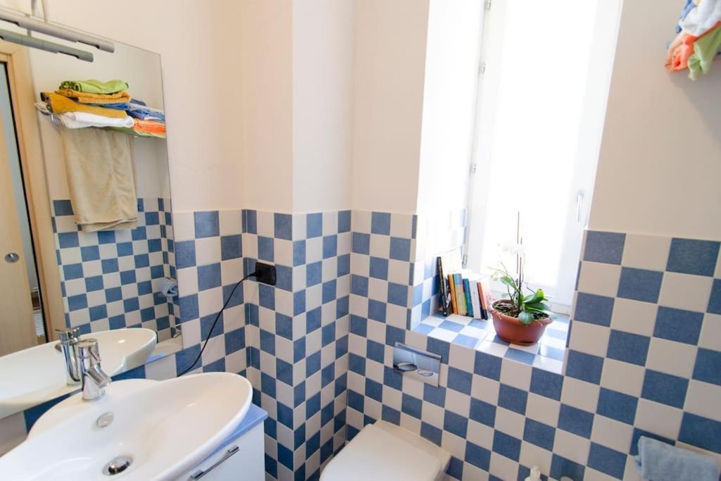 Ferienwohnung Quiet & Bright In A Sparkly District! Mailand Exterior foto